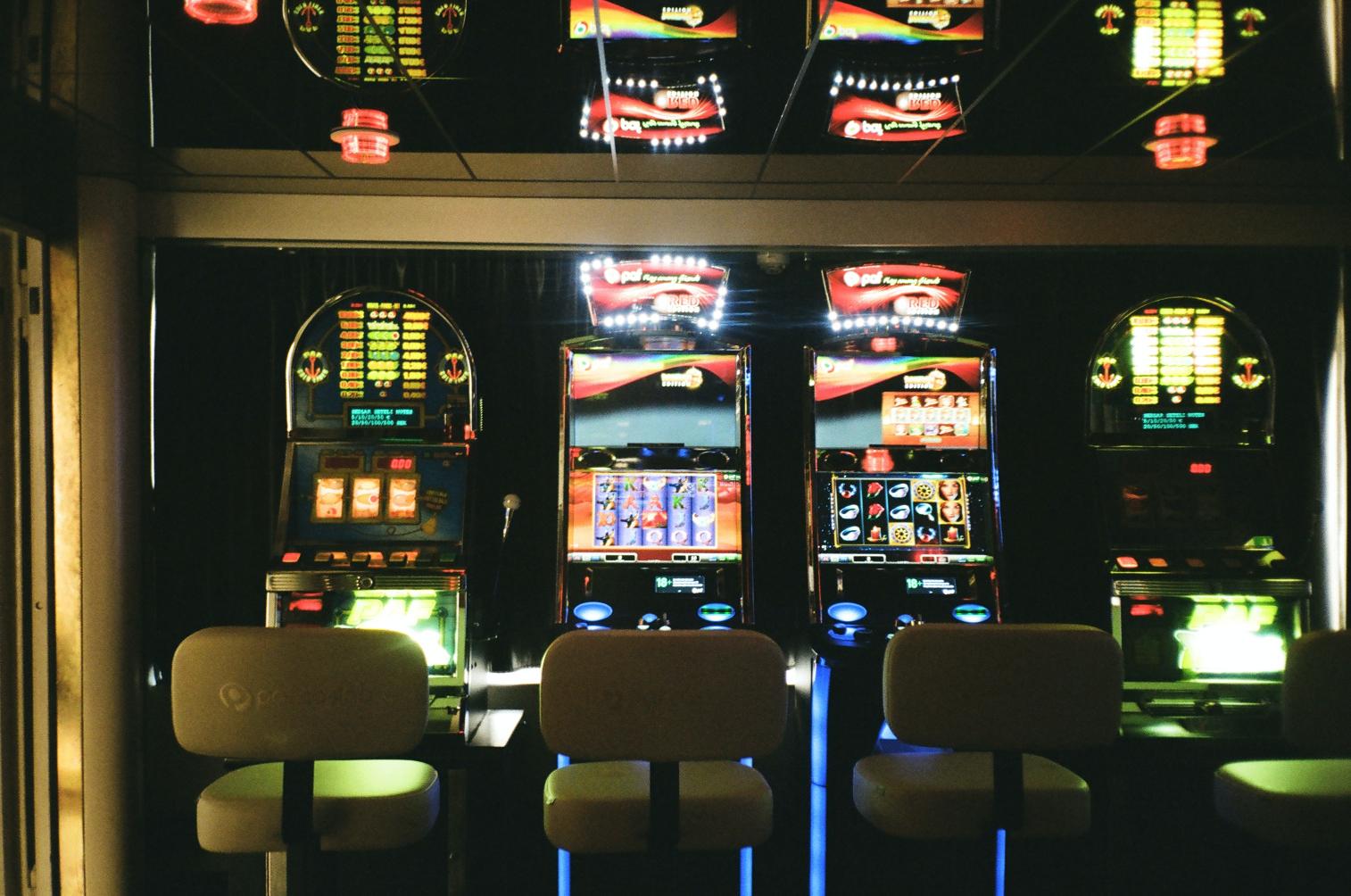 The Evolution of Casino Slot Machines: From One-Armed Bandits to Online Slots