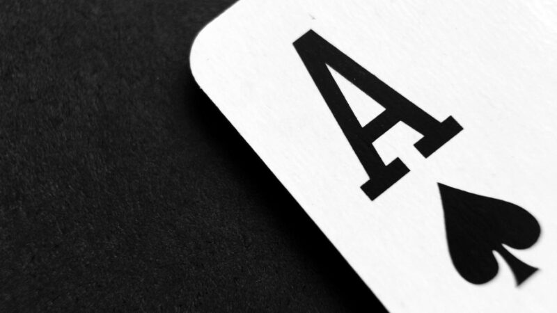 Exploring Baccarat Outcomes and the Logic Behind Its Main Bets